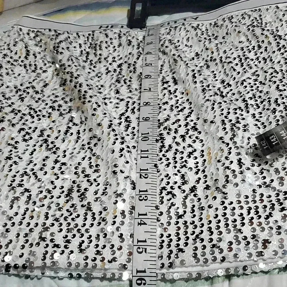 Hello Kitty sequin skirt 1X - Picture 9 of 9